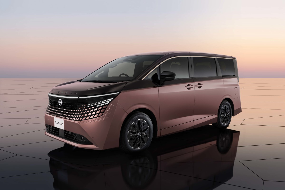Nissan’s Elgrand: A Luxurious Minivan That Challenges American Standards and Redefines Family Vehicles in a World Divided by Class and Status Symbols