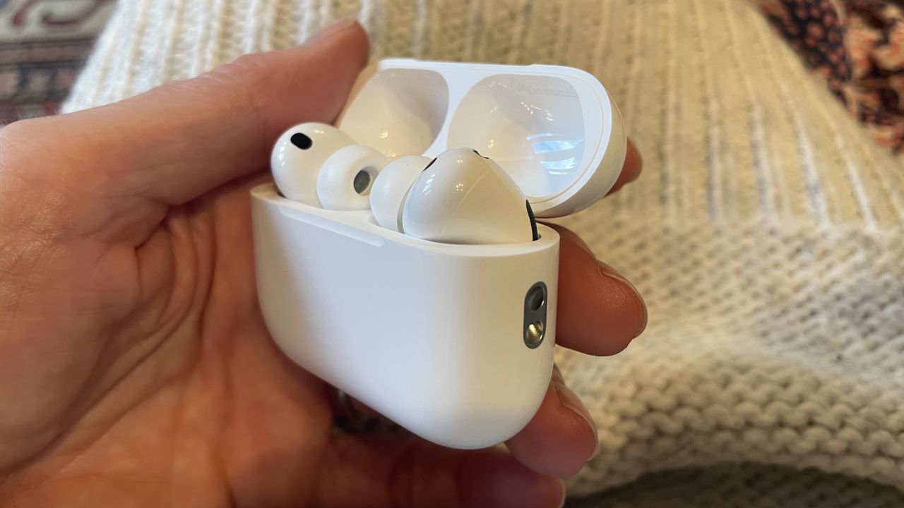 AirPods Pro 3: The Newest Tech Scandal Exposing Apple’s Flaws and Dividing Users Like Never Before!