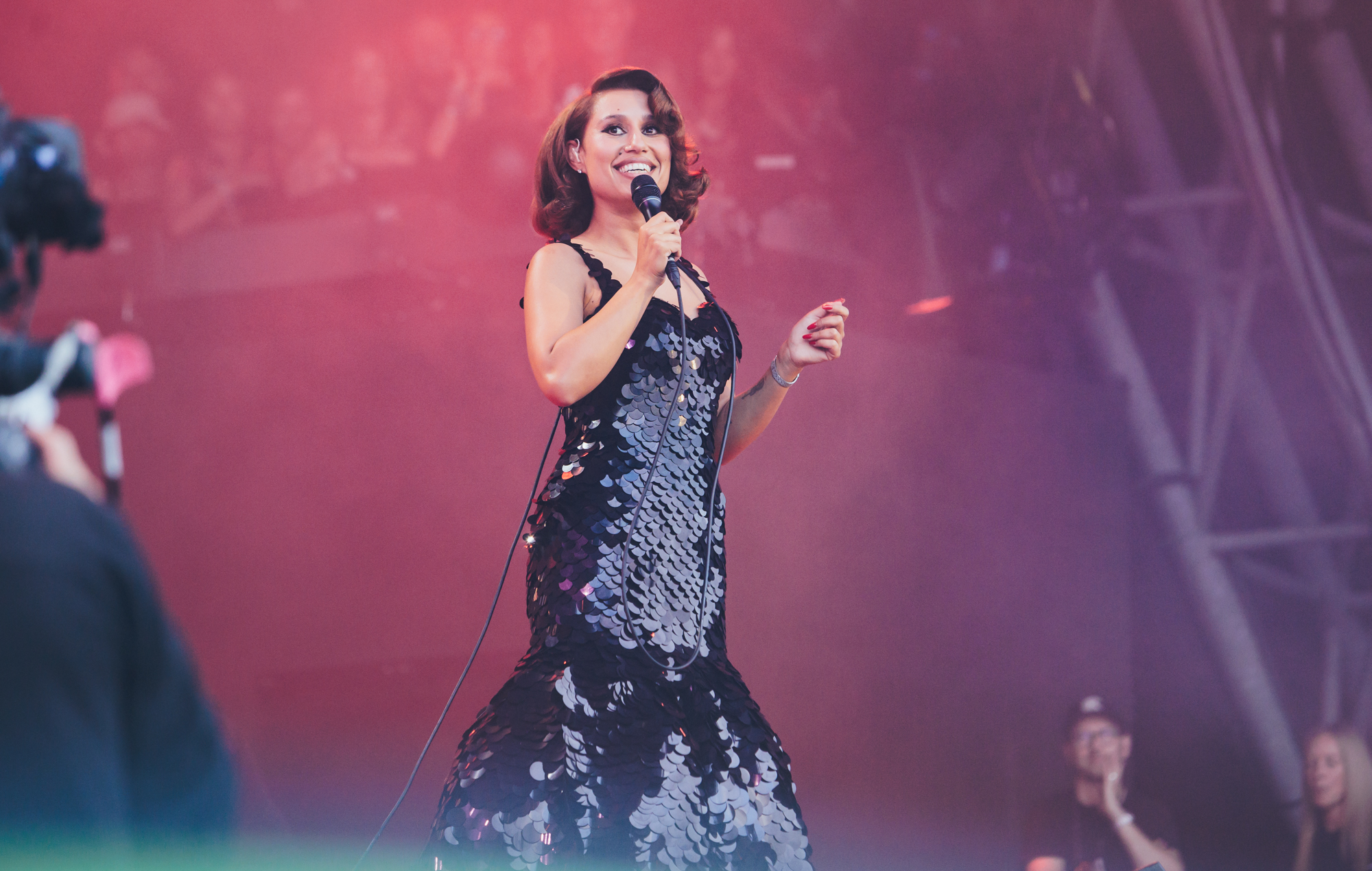 RAYE’s Miraculous Recovery from Theft: A Testament to Resilience Amidst the Chaos of Fame, Creativity, and the Battle Against Artistic Suppression