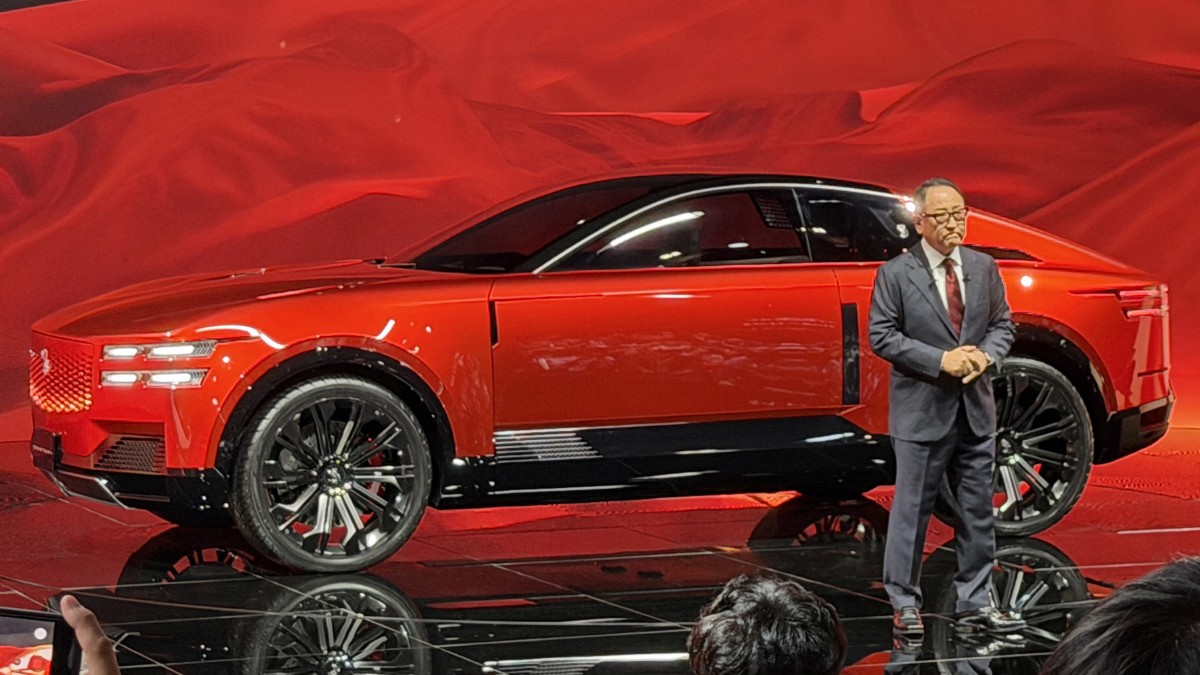 Toyota’s Century Brand: A Bold Challenge to the Elite, Defying Tradition and Redefining Luxury in the Automotive World While the Established Order Fades into Obscurity and Relevance is Questioned by a New Generation of Buyers Seeking Distinction Over Conformity.