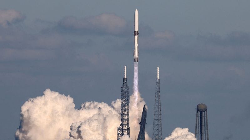 BEZOS' BLUE ORIGIN MAKES HISTORY: NEW GLENN ROCKET'S TRIUMPHANT DEBUT PIVOTS TO MARS!