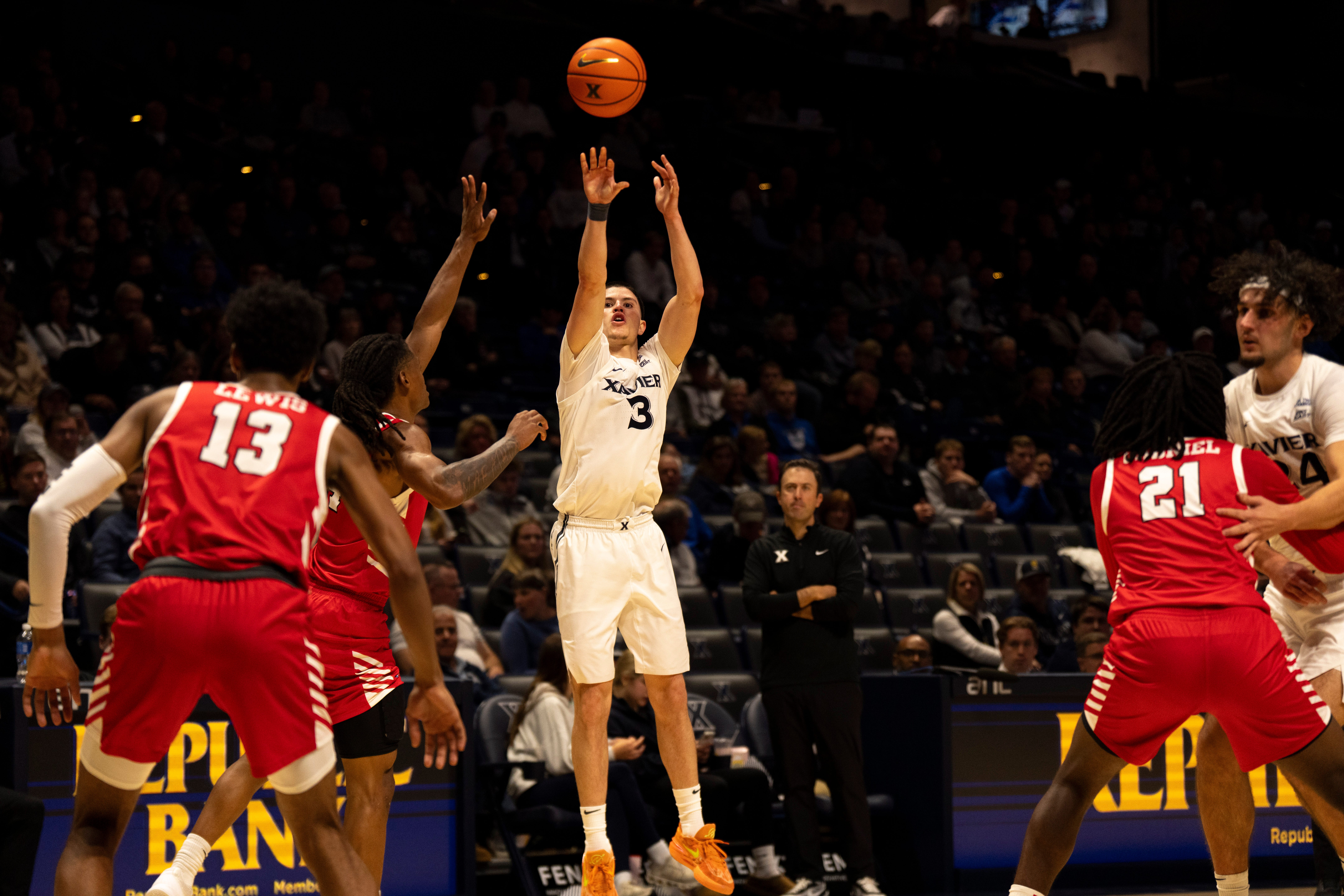 Xavier guard All Wright (3) hit four 3-pointers and finished with 14 points off the bench in the win over Marist.