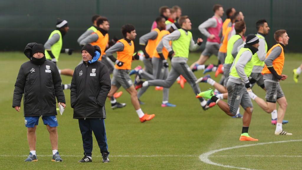 Pulis (front right) and his assistant Dave Kemp oversee a training session at West Brom in 2017