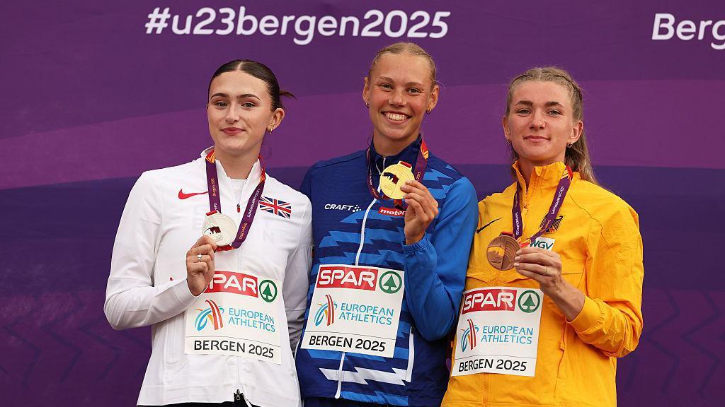 (L-R) Silver medalist Abigail Pawlett of Team Great Britain, Gold medalist Saga Vanninen of Team Finland and Bronze medalist Serina Riedel of Team Germany pose for a photo during the medal ceremony for the Women's Heptathlon during Day Four of the 2025 European Athletics U23 Championships