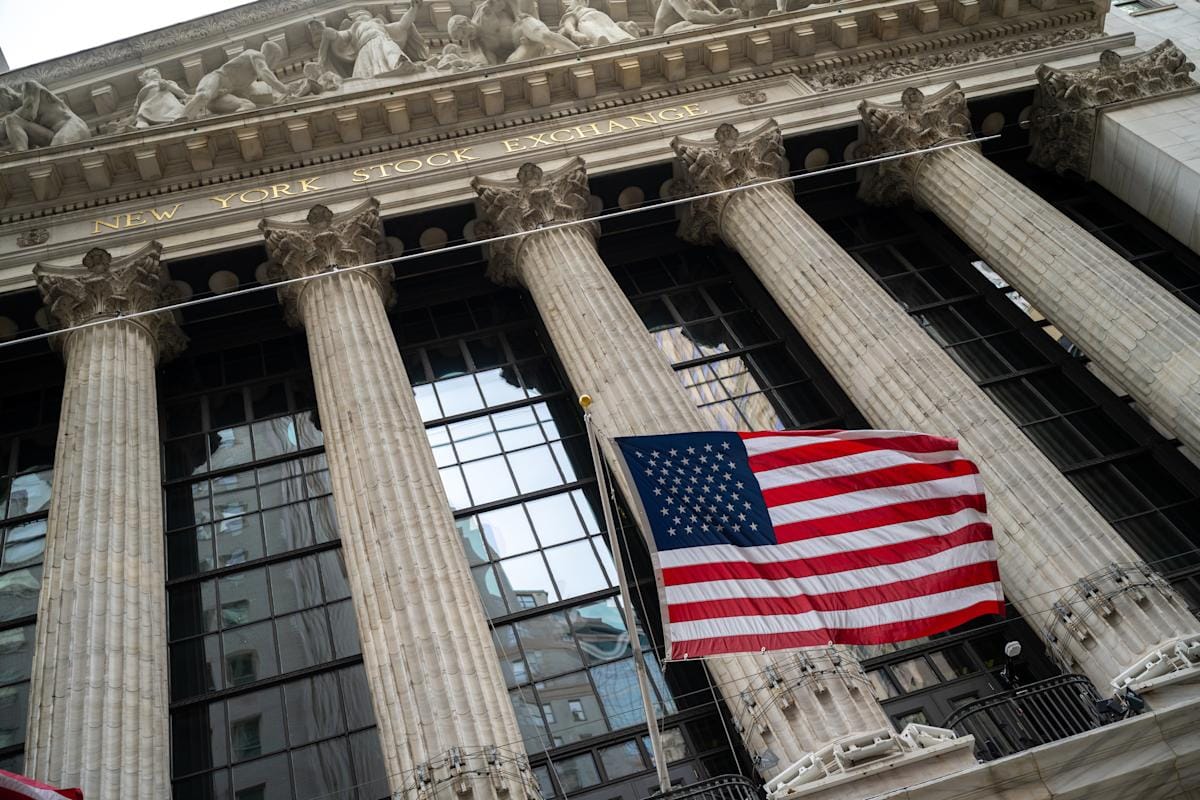 AI Bubble or Market Manipulation? Stocks Plunge