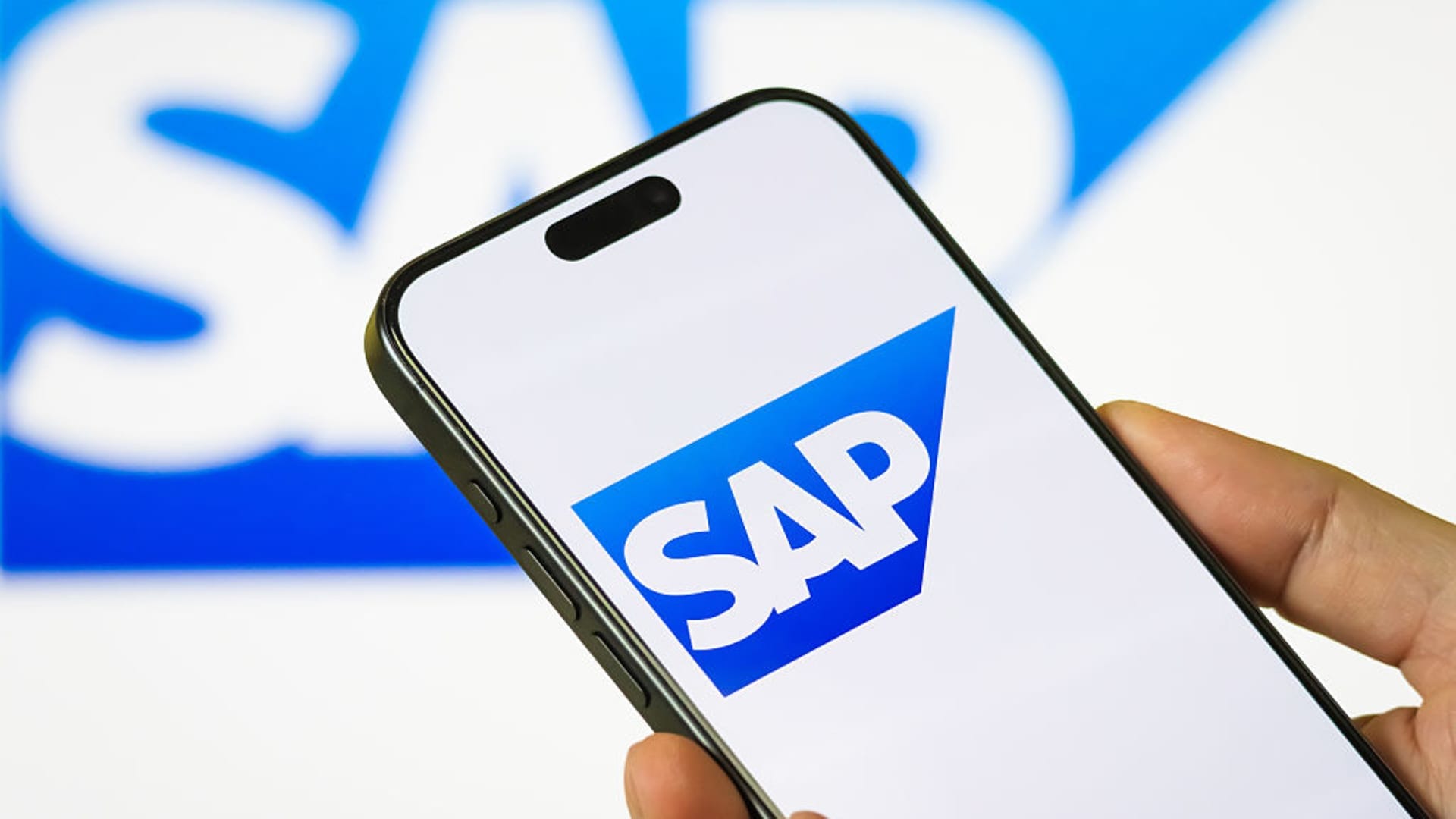 SAP Shares Tumble on Disappointing Cloud Growth