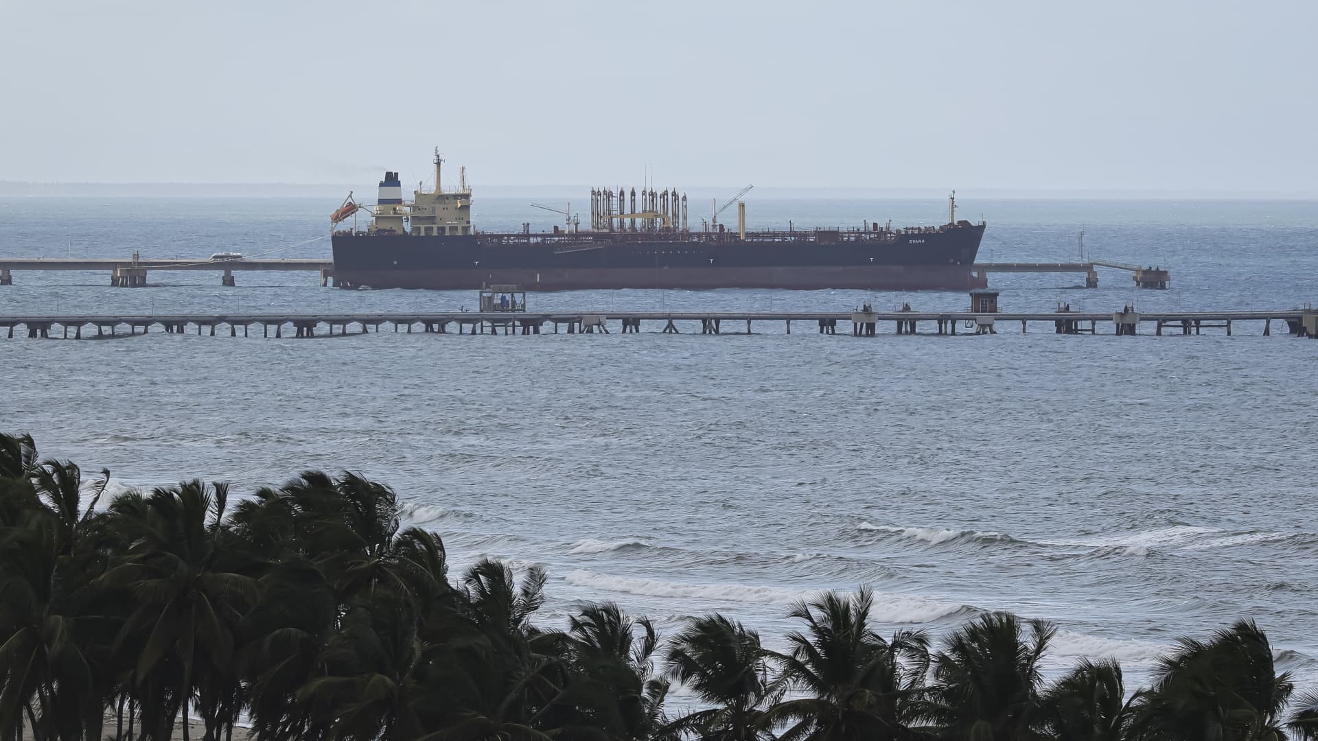 Trump Oil Handout: Venezuela's Debt or DC's Dream?