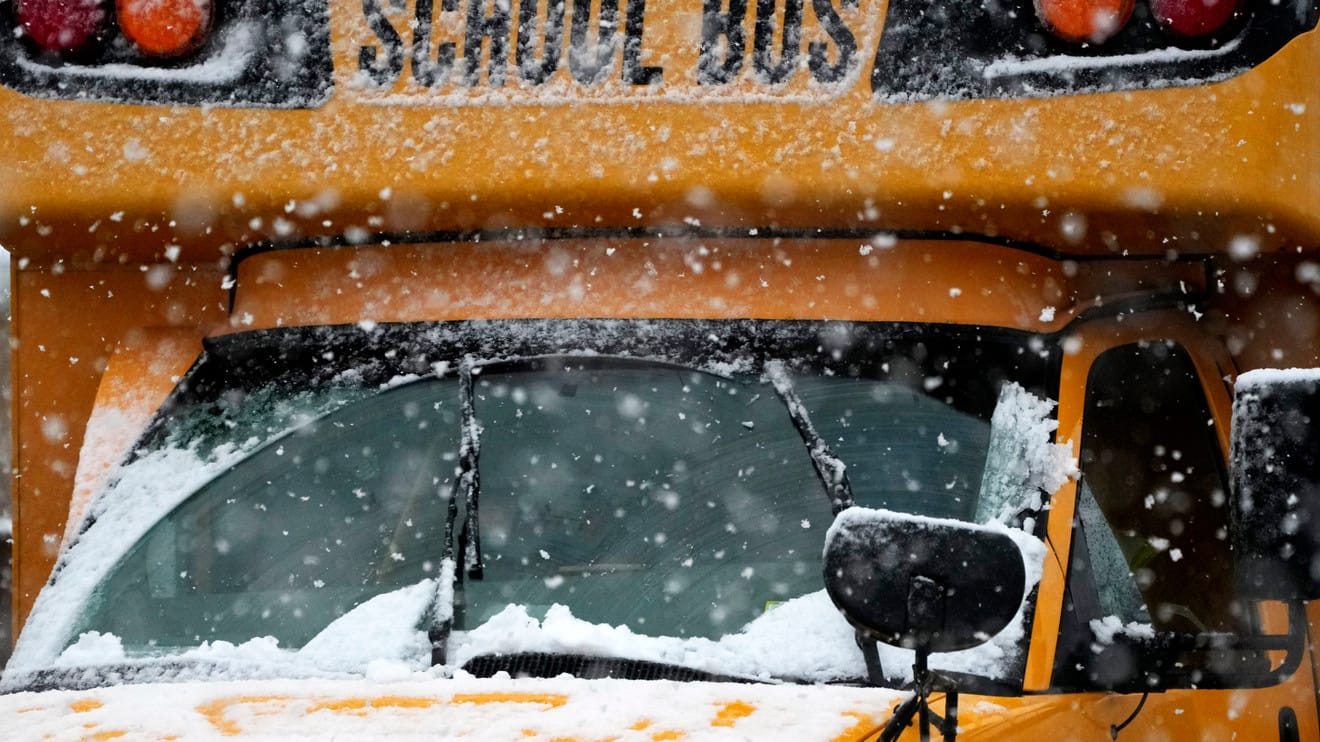 Winter Storm Disrupts Mid-South Schools, Prompts Closings
