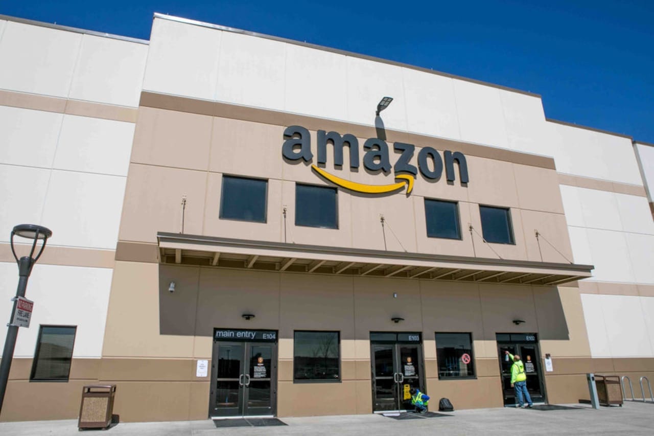Amazon to Cut 16,000 Corporate Jobs Amid AI Supremacy Push