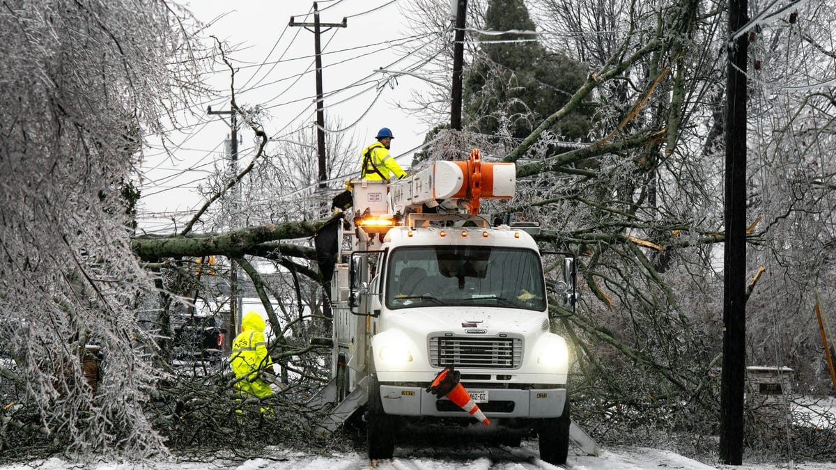 Nashville Gripped by Major Ice Storm, Power Outages Soar