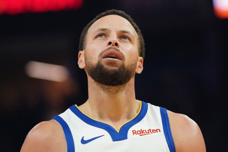 Curry's Status Looms as Warriors Face Jazz Amidst Road Struggles