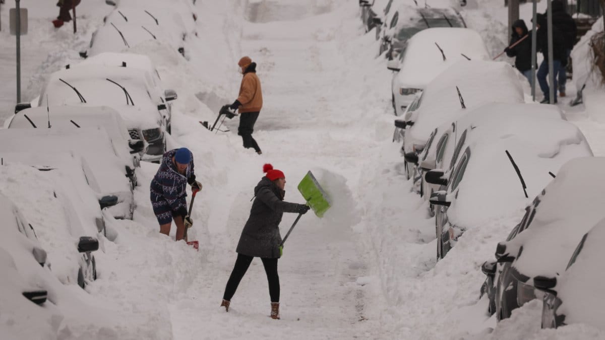 New England Buried Under Snow; Schools Close, Snow Emergency Ends