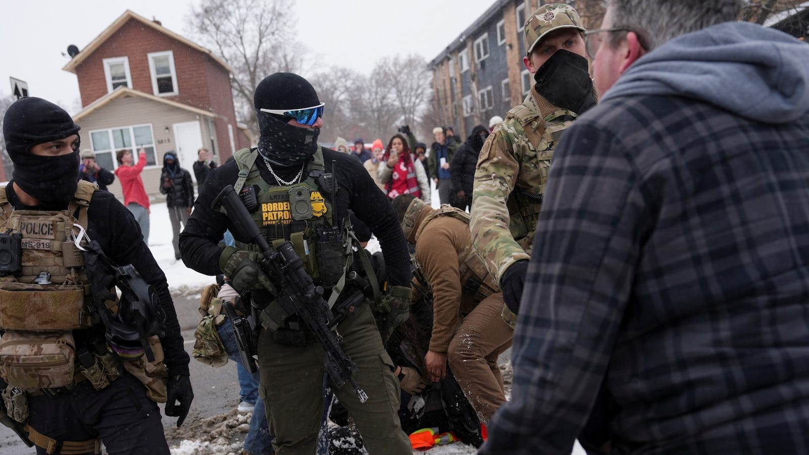ICE Memo Sparks Debate on Warrantless Home Entry Powers
