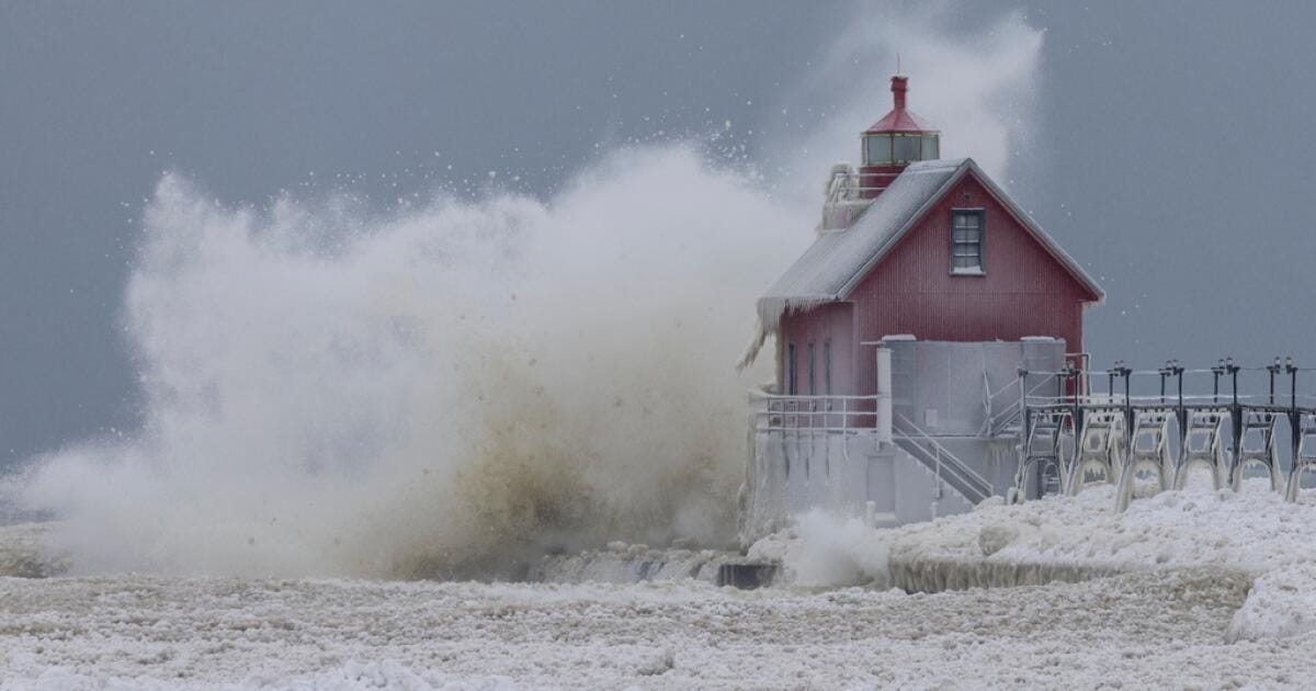 US Braces for Dangerous Winter Storm with Ice Threat
