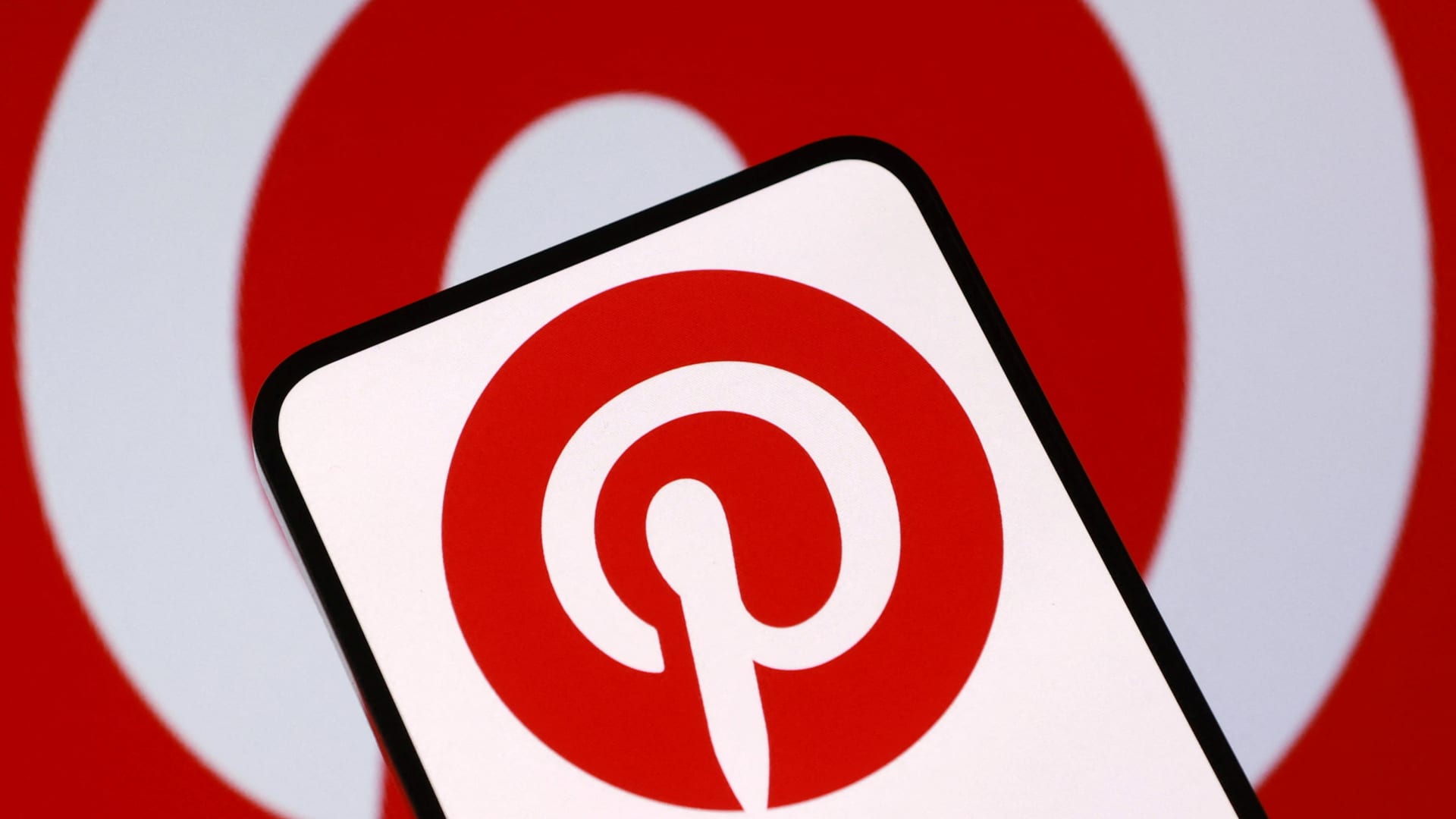 Pinterest Shares Drop Amid EPS Miss and Weak Future Guidance