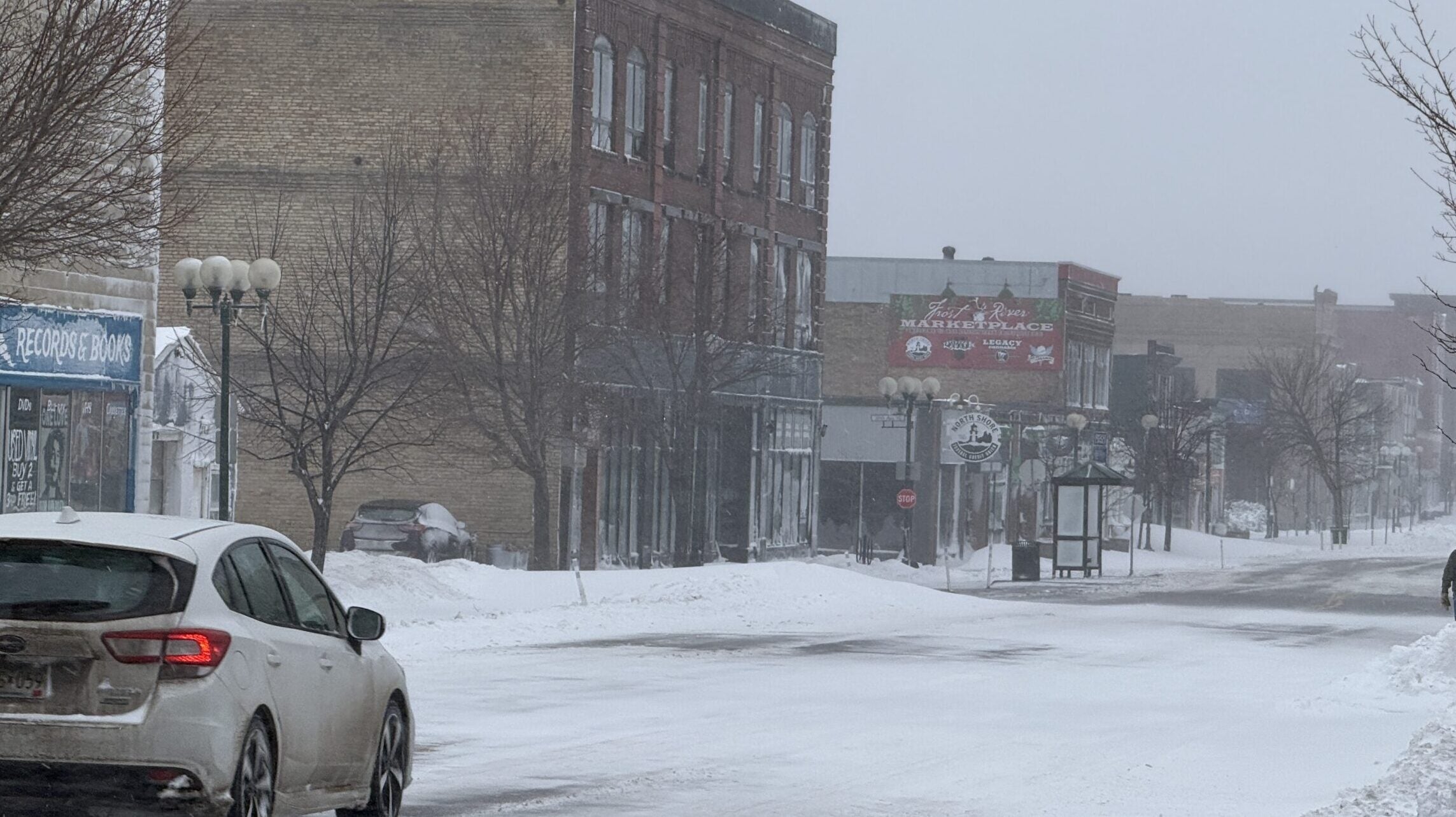 Minnesota Winter Storm: Record Winds, Widespread Road Closures & Economic Disruption