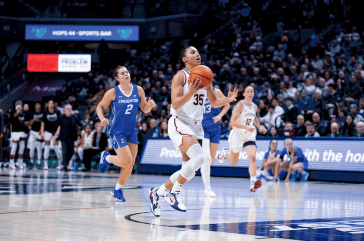 UConn Battles Villanova for BIG EAST Title Share, Extending Dynasty Amidst Key Challenges