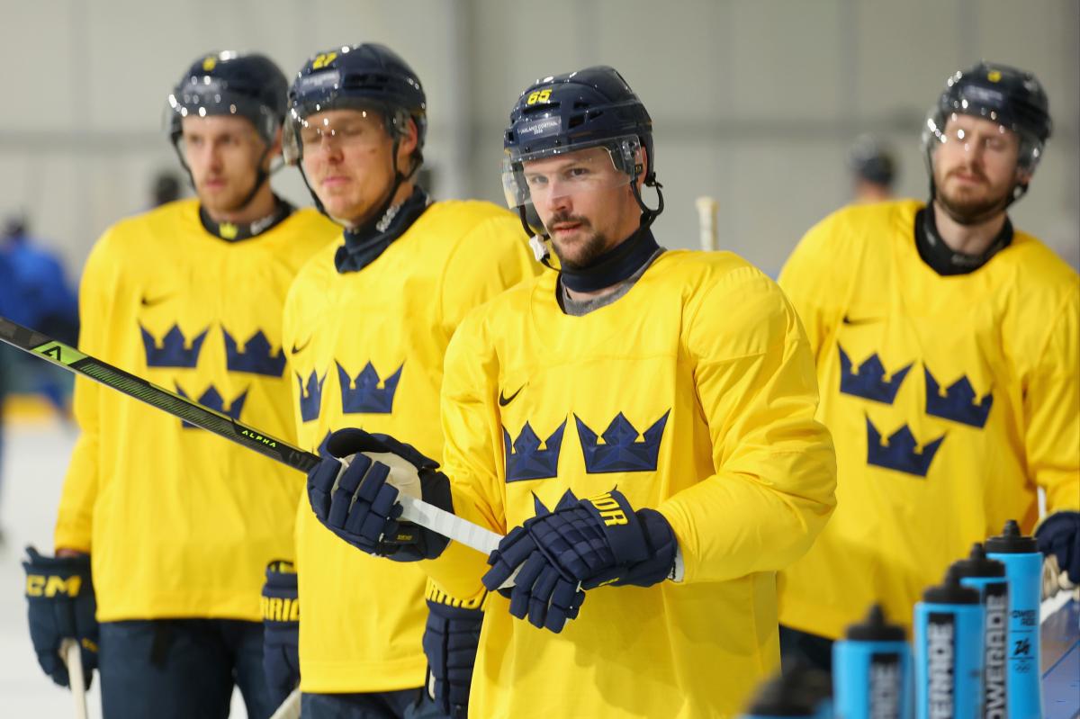 Olympic Hockey Dynamics: Underdogs and Historical Context