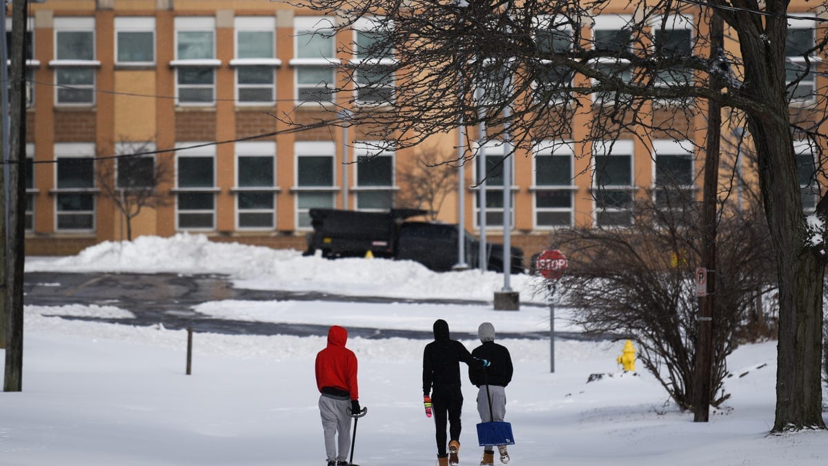 Cincinnati Public Schools Reopens After Three-Day Weather Closure Amidst Parent Concerns