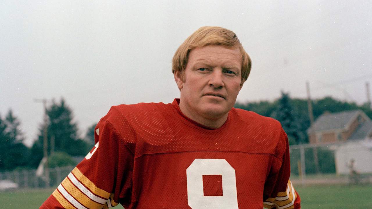 Hall of Fame Quarterback Sonny Jurgensen Dies at 91