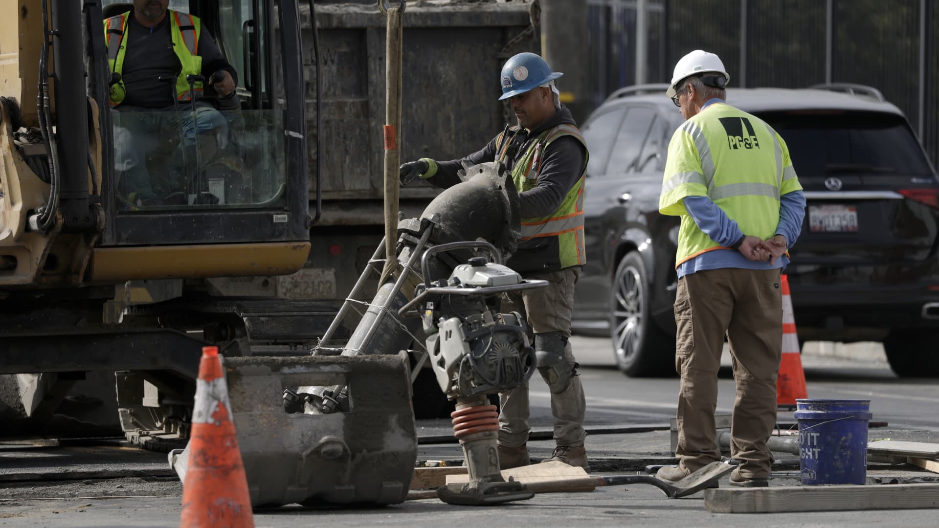 US Nonfarm Payrolls Fall 92k; Stagflationary Signals Rise Amid Structural Weakness