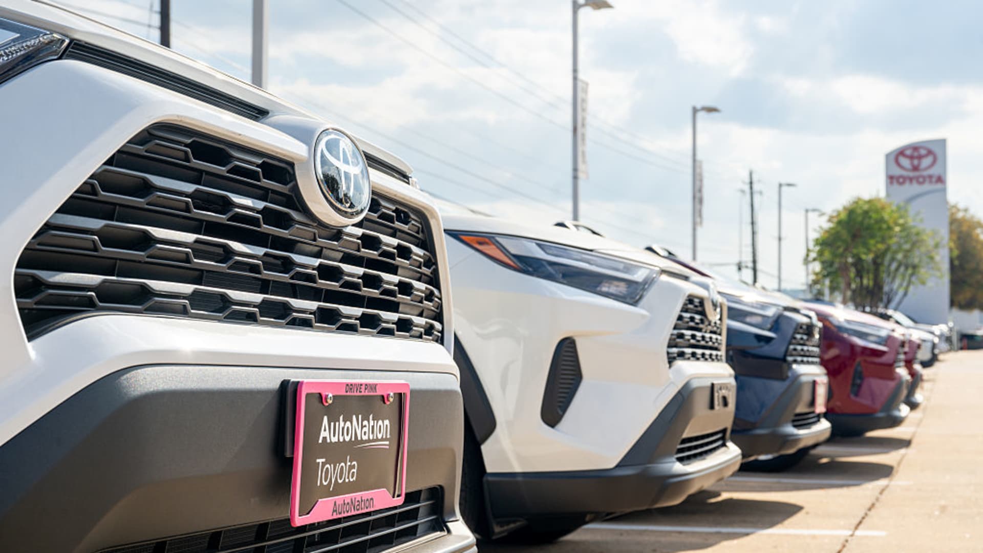 Analysis: Toyota Recalls 550K Highlanders Over Critical Second-Row Seat Locking Mechanism Failure