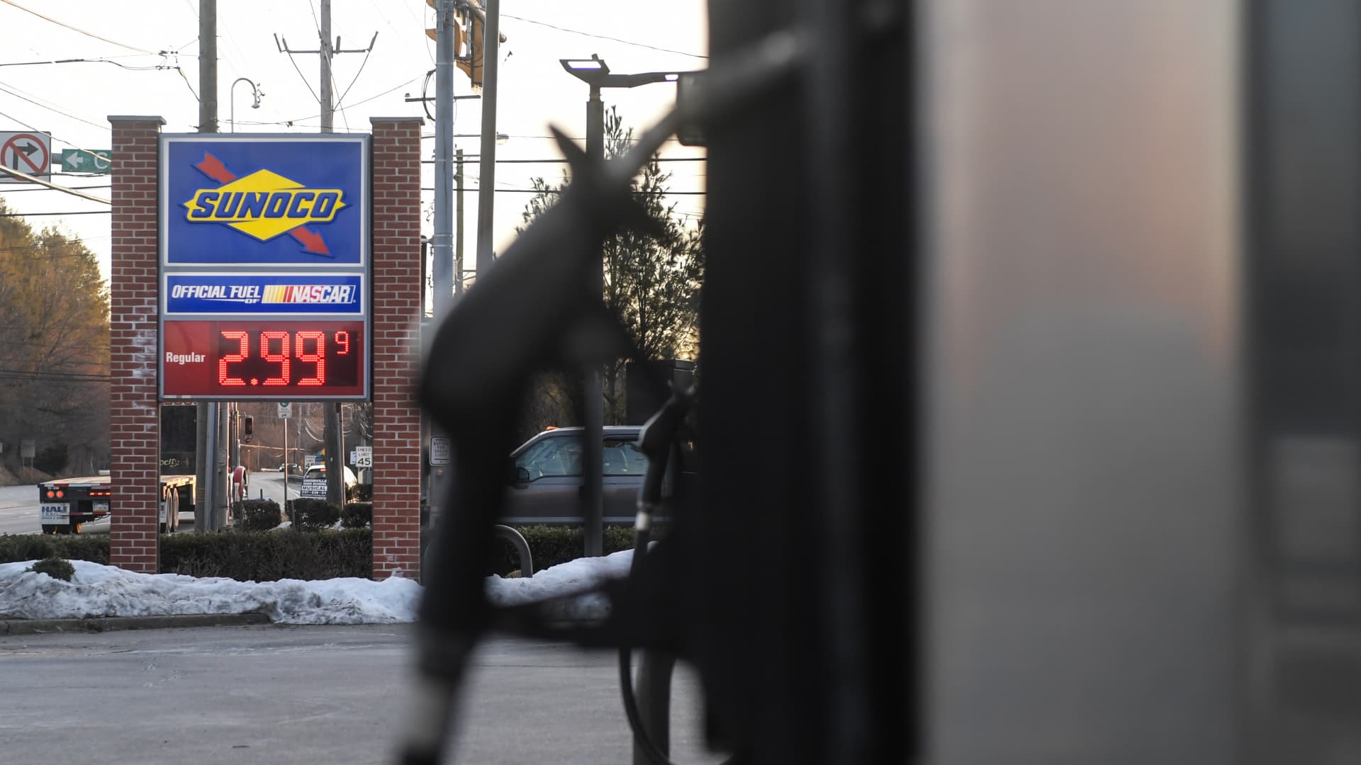 Iran Conflict Spikes Oil Prices, Reigniting Inflation Fears and Challenging Economic Stability