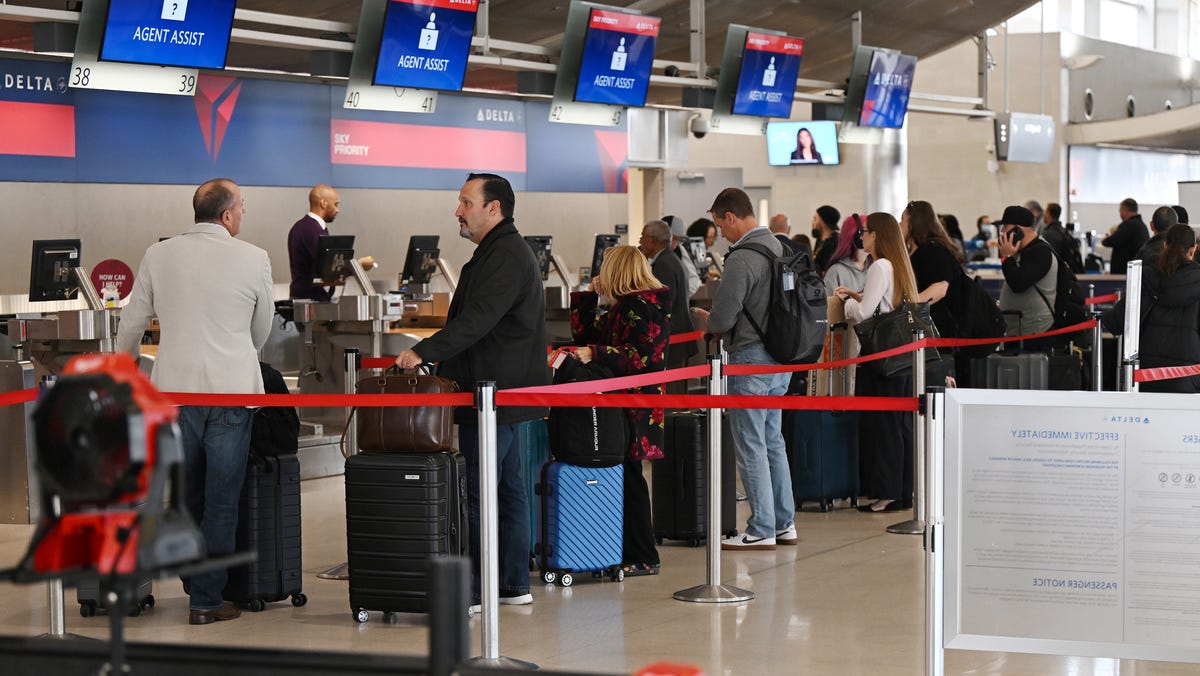 DTW's Operational Resilience Amidst Government Shutdown, Infrastructure Work, and Flight Disruptions