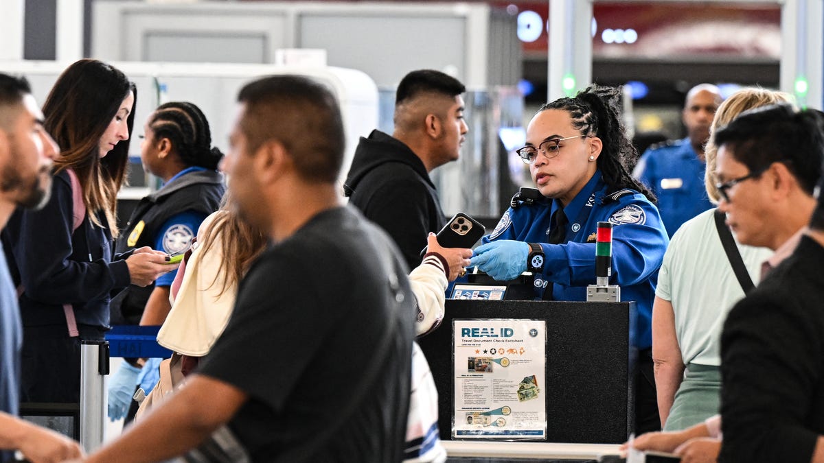 DHS Funding Impasse Triggers Systemic Disruptions in U.S. Aviation Infrastructure