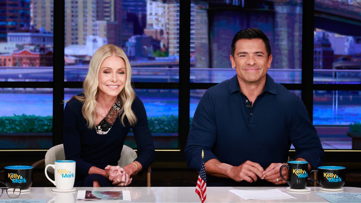 Howie Mandel vs. Kelly Ripa: Deconstructing the Conditional Compliment and Age-Related Media Subtext