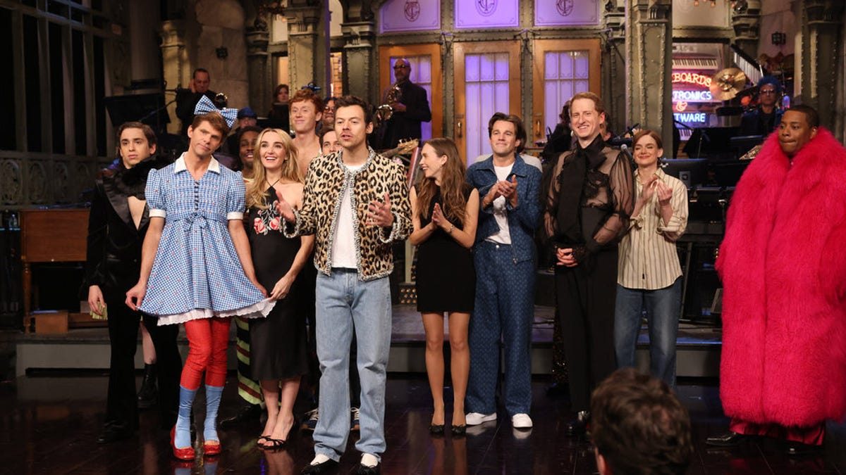 SNL Hiatus: NBC Utilizes Reruns and Digital Content Ahead of Star-Studded Season Finale