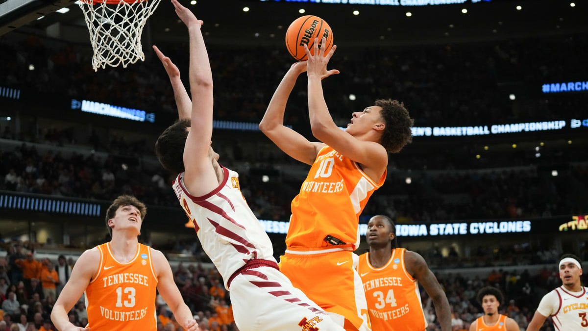 NCAA Elite Eight: Michigan's No. 1 Seed vs. Tennessee's Momentum