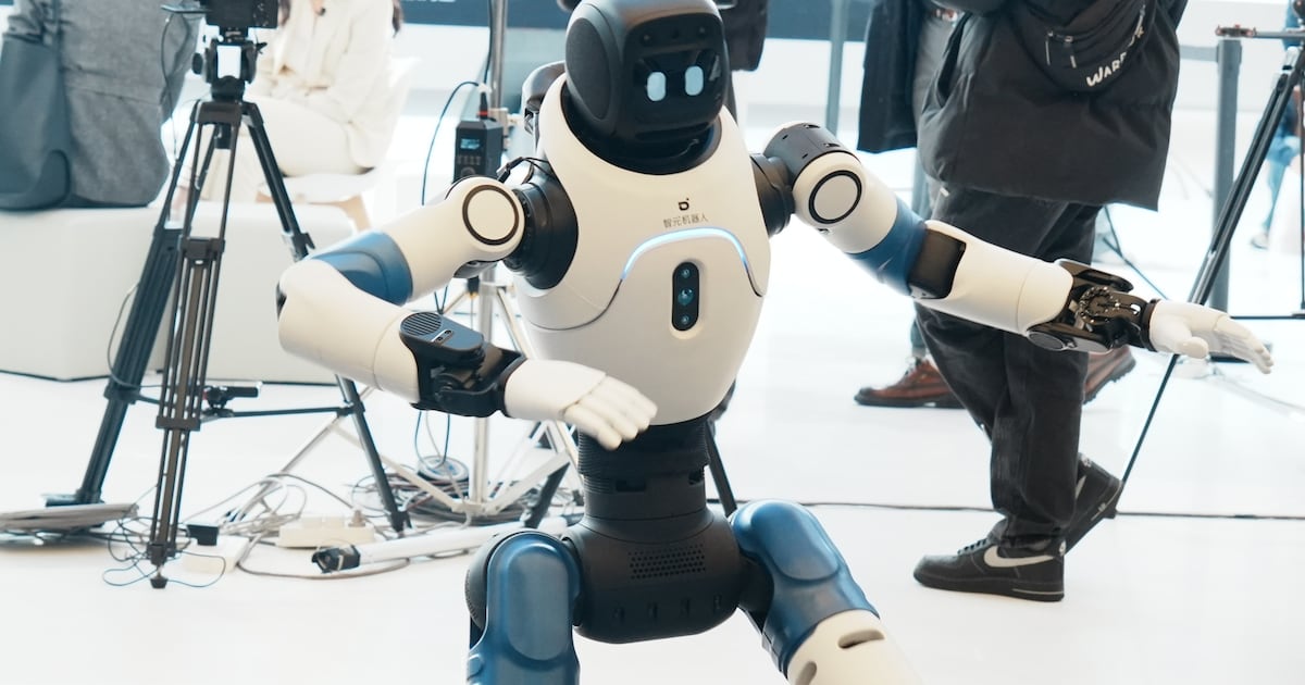 Dancing Robot Malfunction: Unpacking Automation's Operational & Safety Gaps in Service
