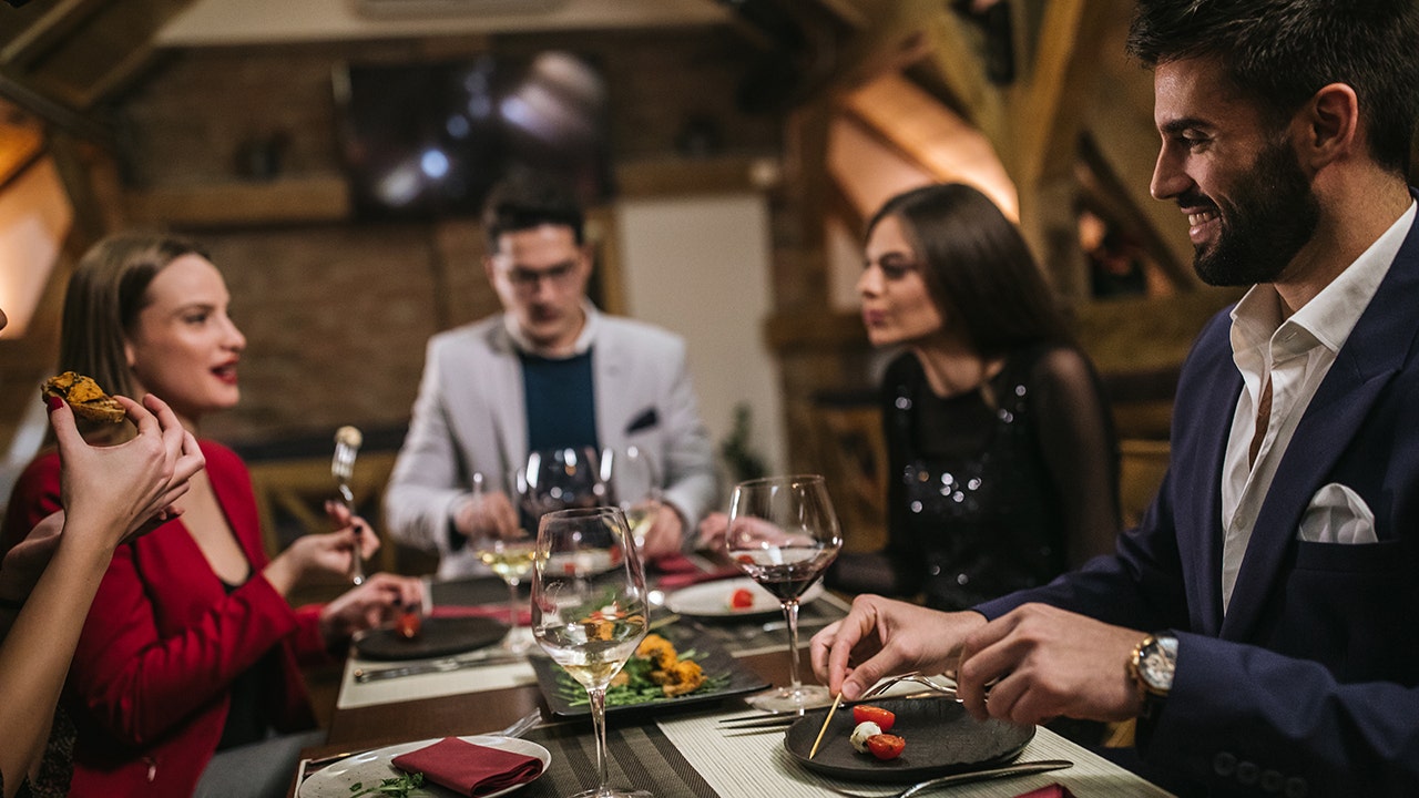 Darden’s $715M Ruth’s Chris Bet: The Strategic Logic Behind the Dress Code Friction