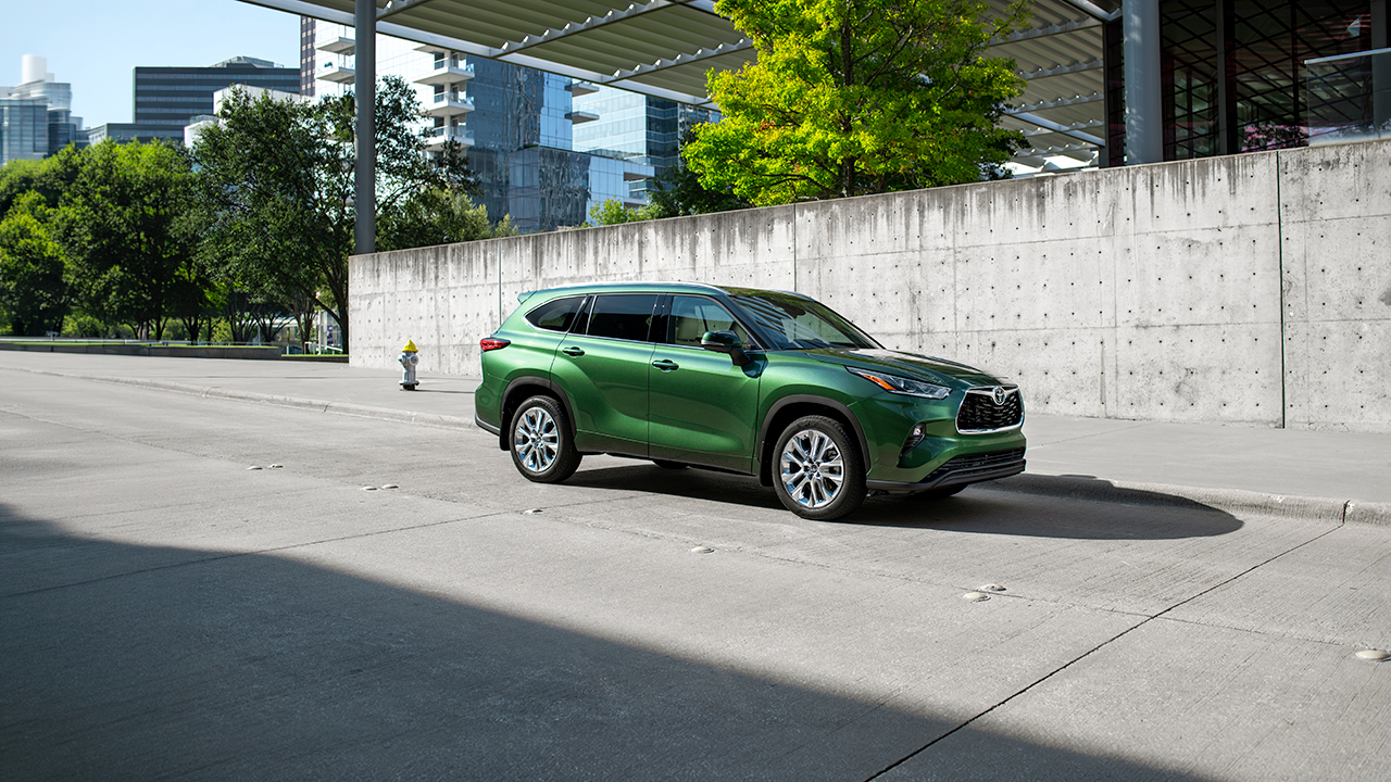 Analysis: Toyota Recalls 550K Highlanders Over Critical Second-Row Seat Locking Mechanism Failure