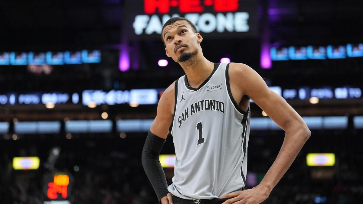 NBA Business Analysis: Spurs' Strategic Ascent and Bucks' Roster Valuation Decline