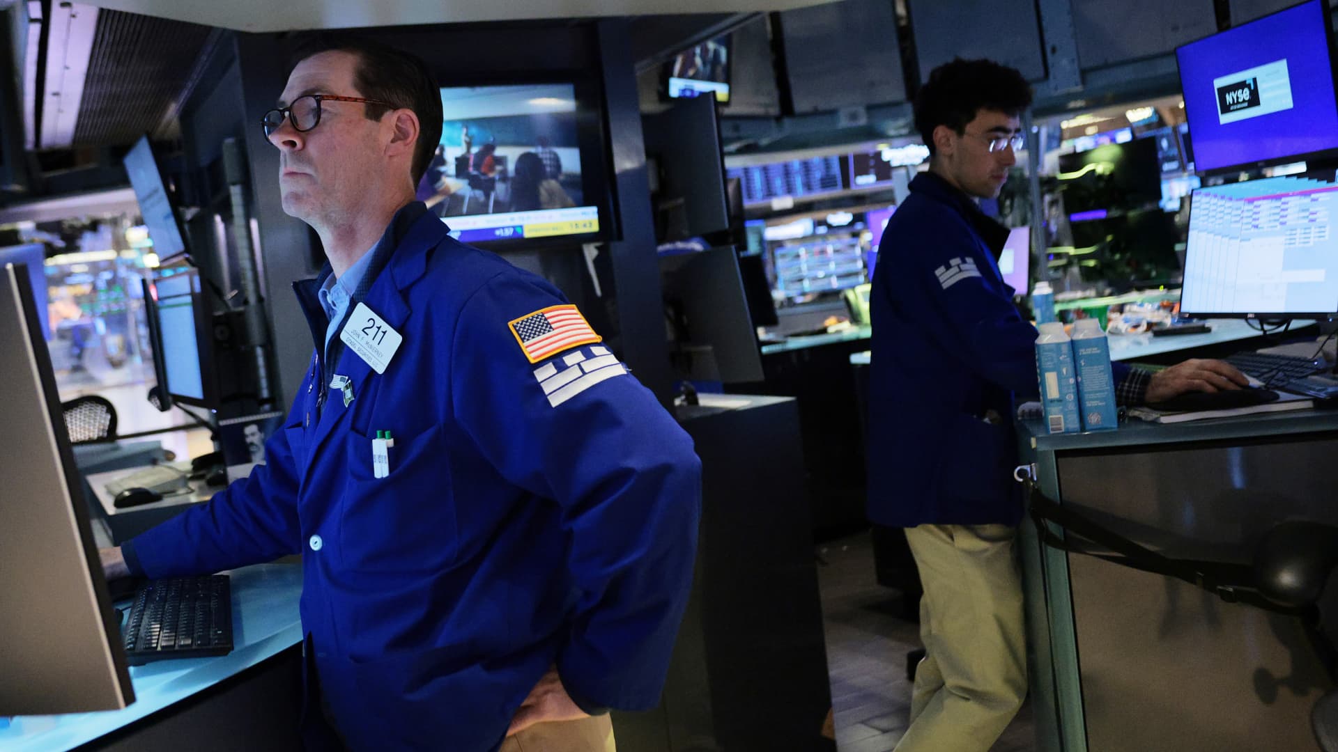 Oil Prices Tumble 15%, Equities Rally on U.S.-Iran Ceasefire Hopes