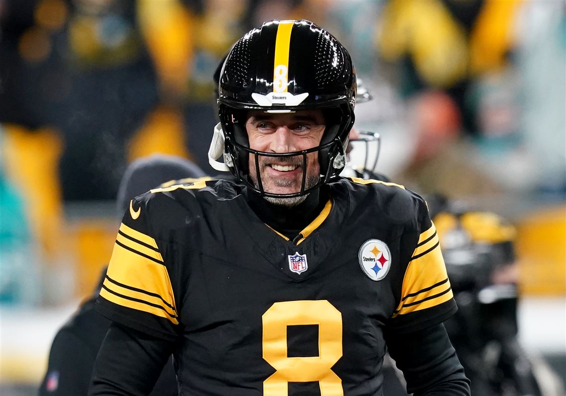 Steelers Apply Right-of-First-Refusal Tender to QB Aaron Rodgers, Signaling Defensive Market Stance