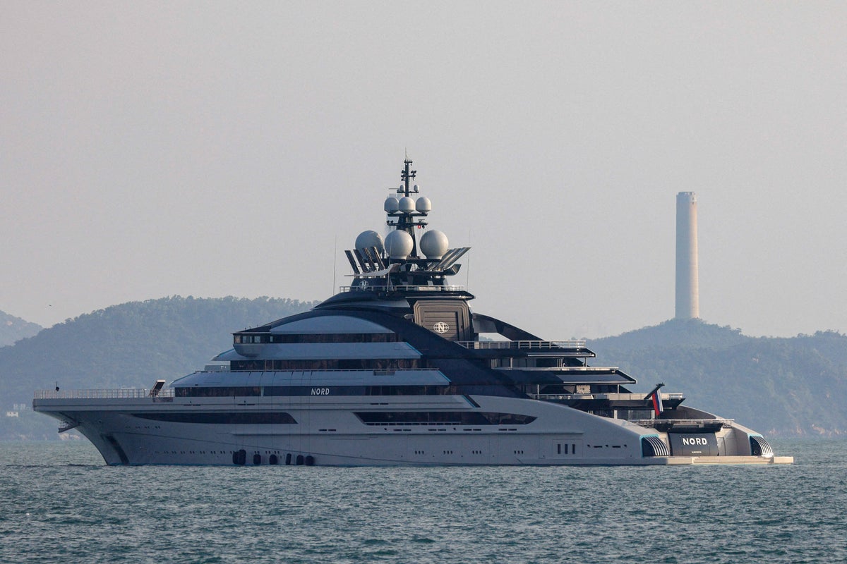 Russian Superyacht Nord Navigates Blockaded Strait of Hormuz Amid Geopolitical Tensions