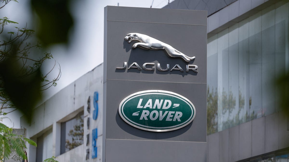 Jaguar Land Rover Initiates Major Recall of 170,000 Units Over DC-DC Converter Failure