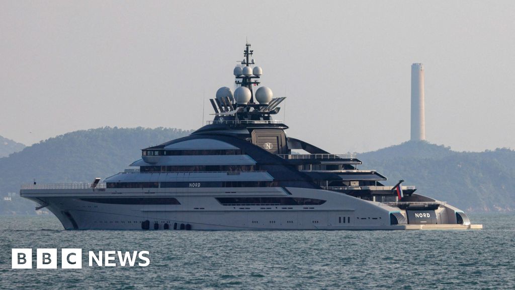 Russian Superyacht Nord Navigates Blockaded Strait of Hormuz Amid Geopolitical Tensions