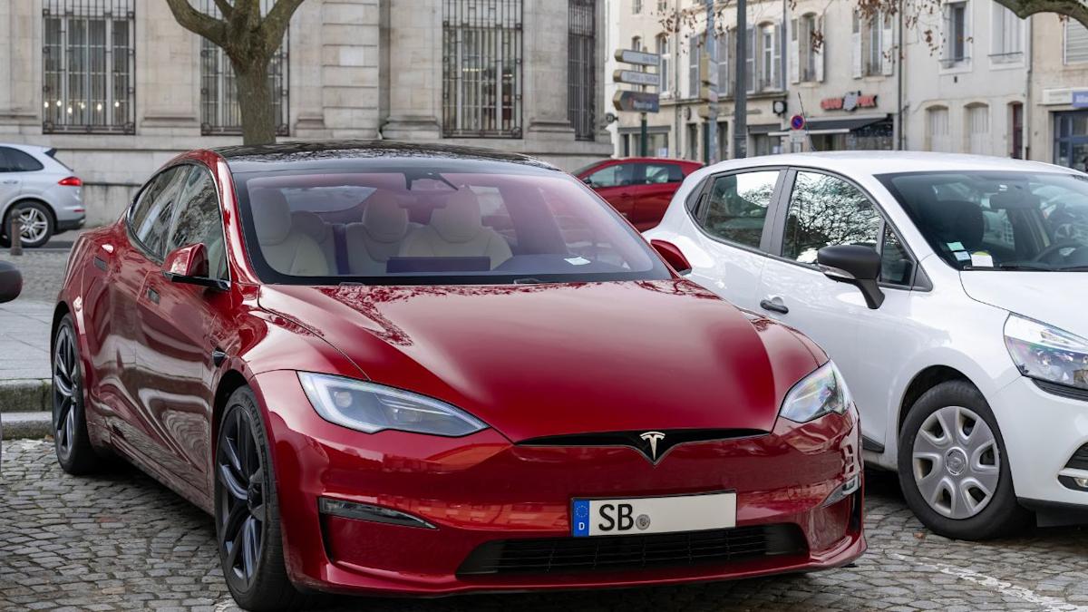 Used EV Glut May Cost Automakers Billions as Residual Values Plummet