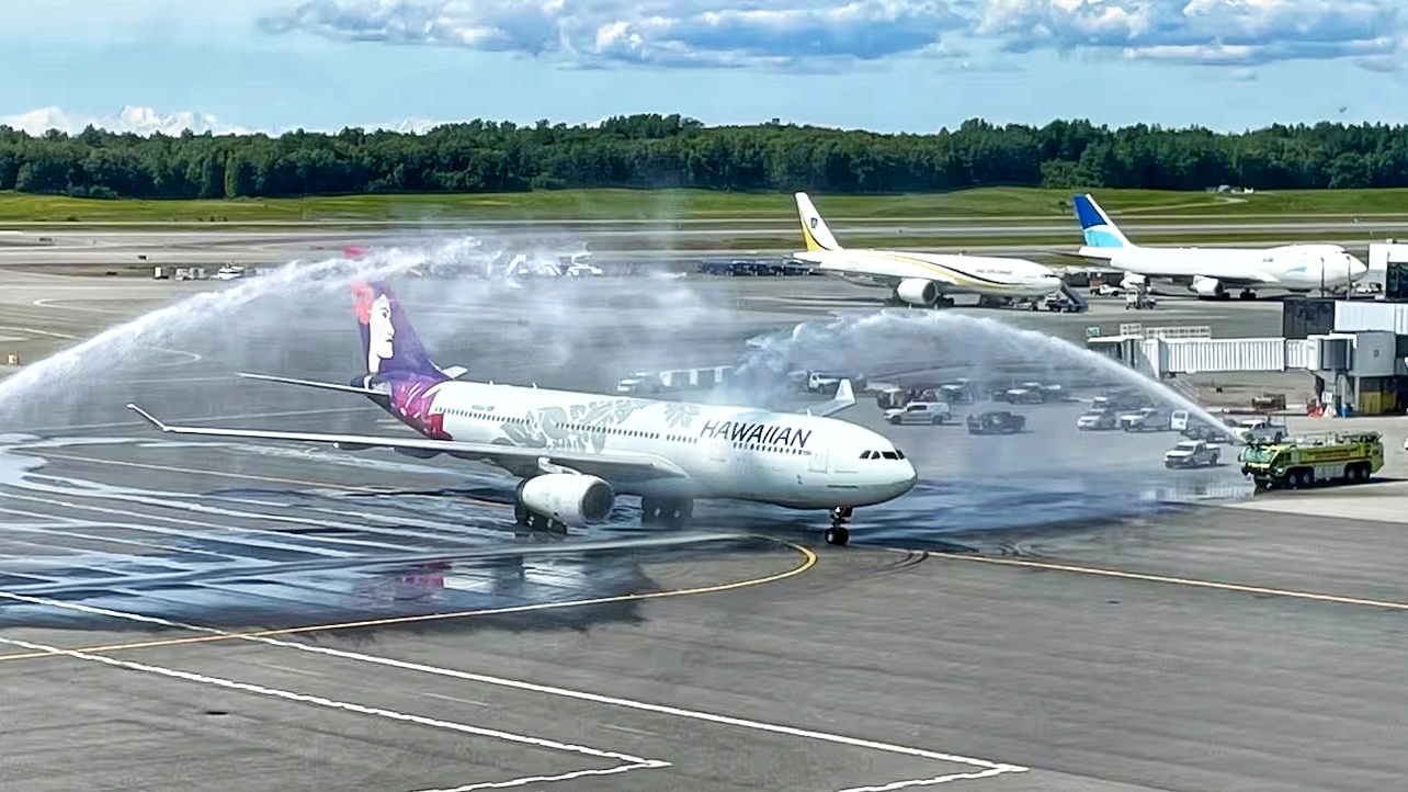 Alaska Airlines Accelerates Global Expansion with Hawaiian Assets: A 'Fast-Follower' Strategy