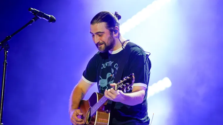 Noah Kahan's 'The Great Divide' Tour Sparks Frenzied Demand at Fenway Park