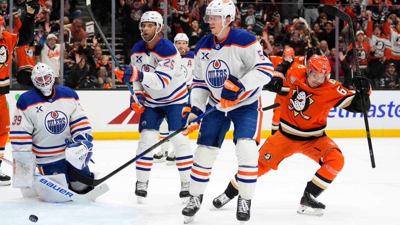 Young Ducks Disrupt NHL Playoff Hierarchy with High-Octane Offense