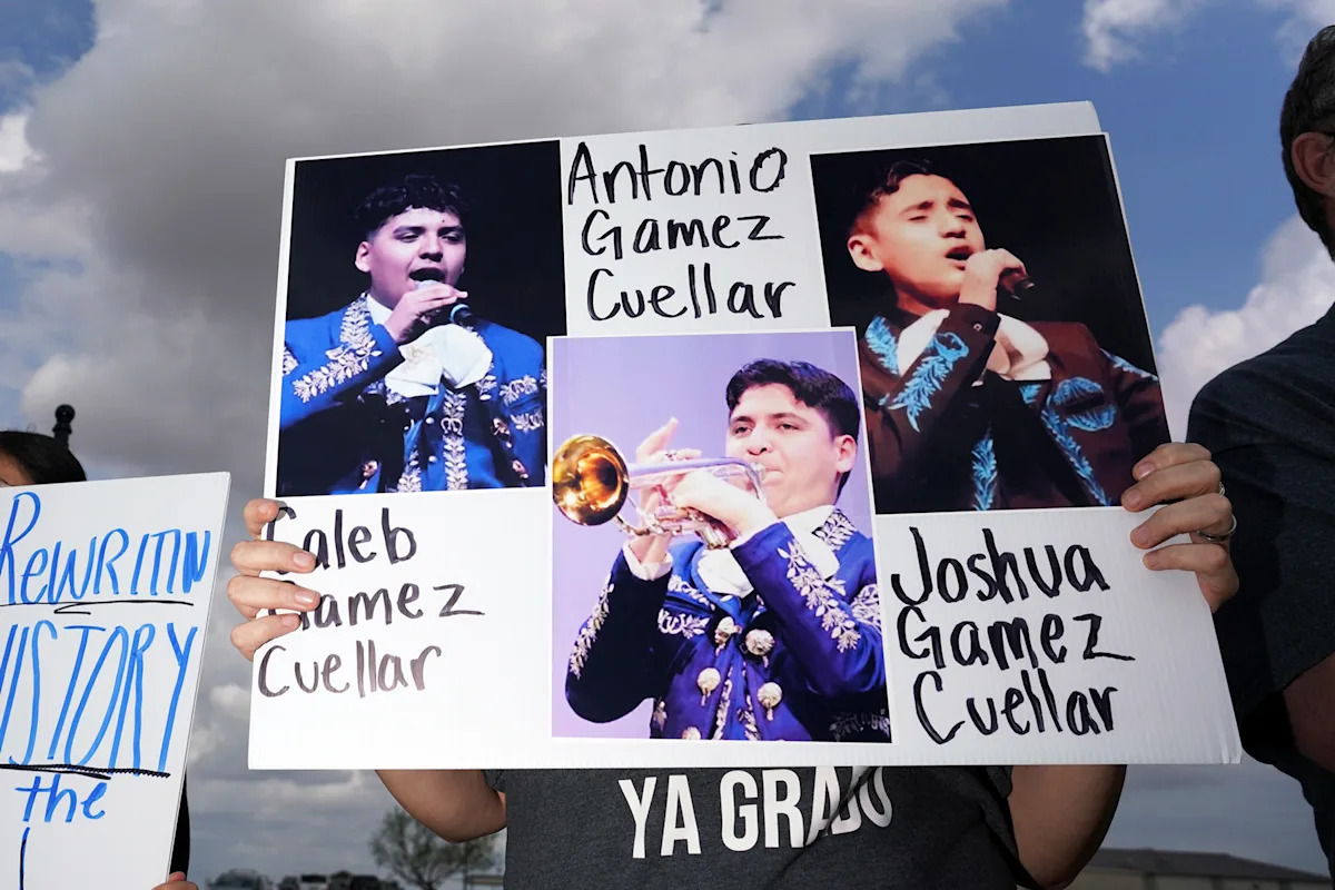 Musgraves Integrates Asylum Advocacy into Texas Tour via Mariachi Trio Collaboration