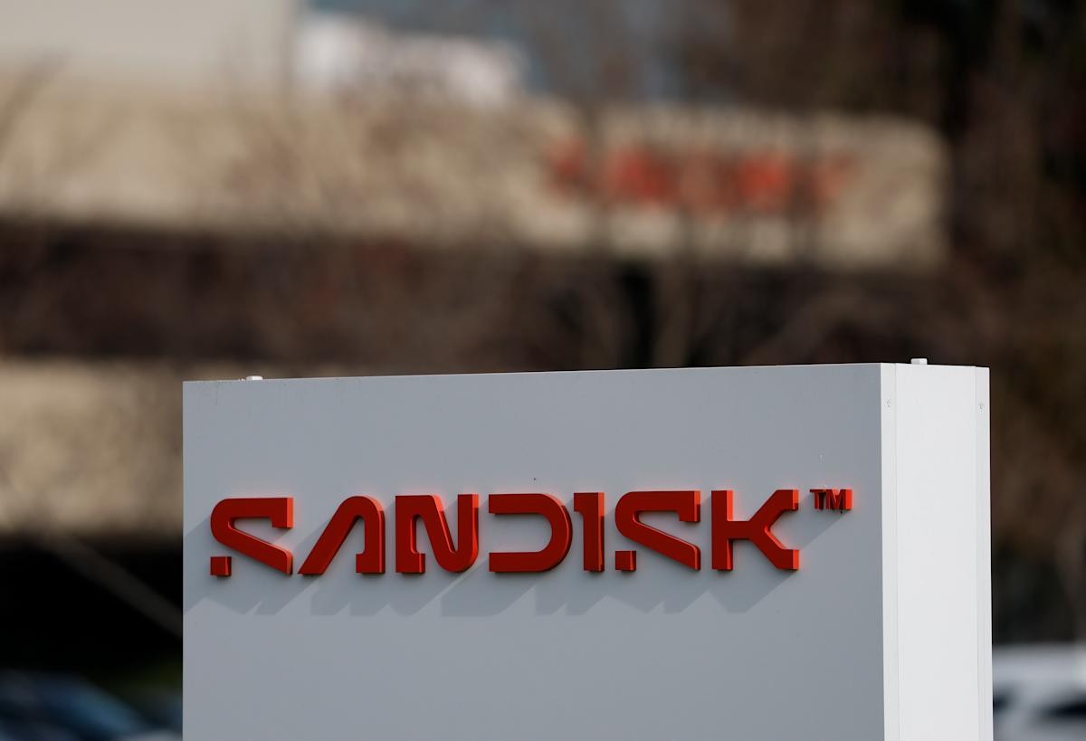 SanDisk (SNDK) Valuation Analysis: AI Infrastructure and Nasdaq 100 Integration