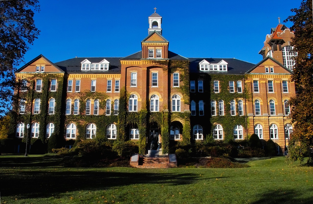 Hampshire College Closure Exposes Vulnerabilities in Liberal Arts Model