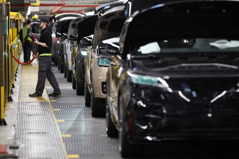 Jaguar Land Rover Initiates Major Recall of 170,000 Units Over DC-DC Converter Failure