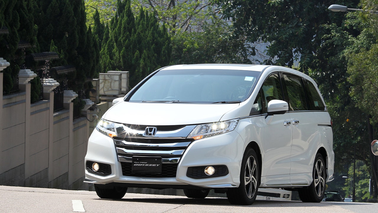 Honda Recalls 440,830 Odyssey Minivans Over Airbag Software Flaw: Critical Safety Risks Exposed